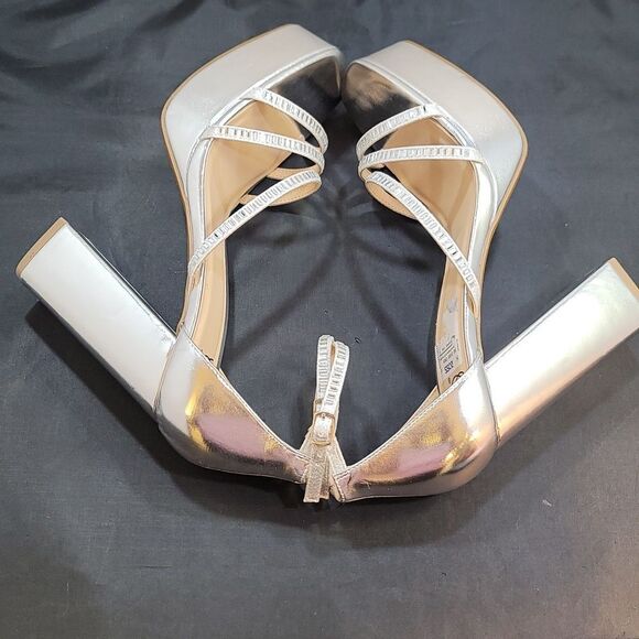 BRAND NEW DELICIOUS STRAP STUDDED EMBELLISHMENTS PLATFORM SANDAL - Picture 12 of 14